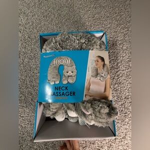 HealthTouch Cat Neck Massager – Vibration – New in Box